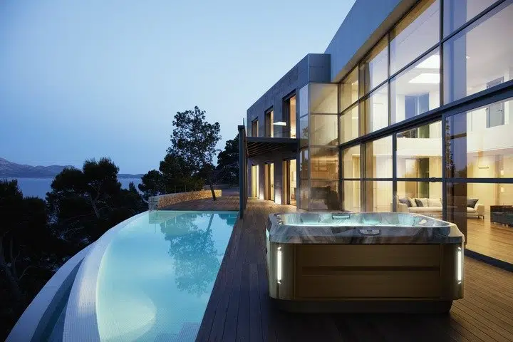 Jacuzzi® J325 Hot Tub